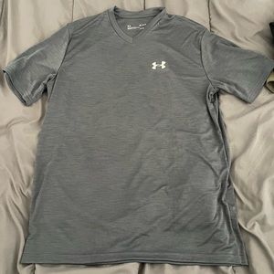 Under armour mens shirt size medium